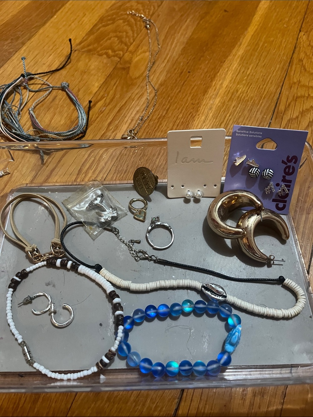 Claire's Blue Beaded Bracelet and White Shell Accent Jewelry Set - Picture 2 of 4